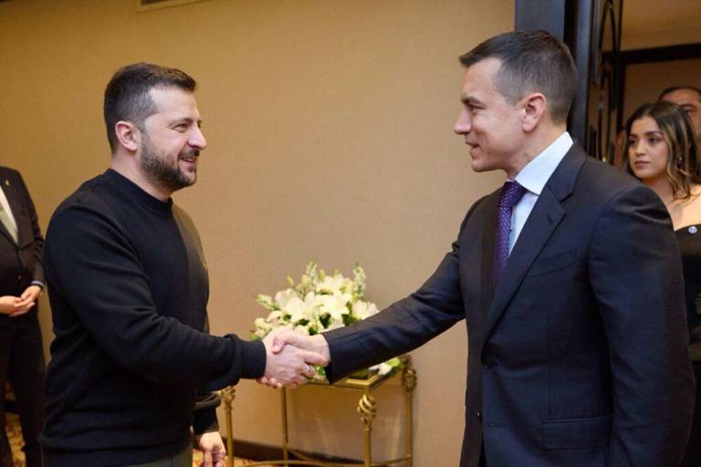 $!A inicios de diciembre pasado, Daniel Noboa se reunió con el presidente de Ucrania, Volodimir Zelensky, durante el cambio de mando en Argentina. Foto cortesía.