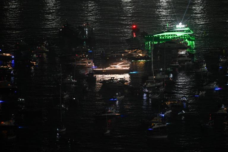 $!Se ven barcos en el mar esperando el mega concierto gratuito de la estrella del pop estadounidense Madonna en la playa de Copacabana en Río de Janeiro, Brasil, el 4 de mayo de 2024.