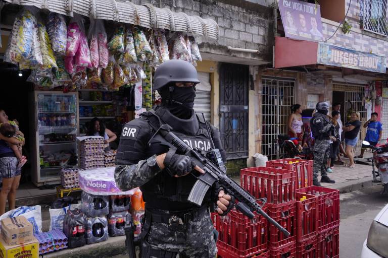 $!Despliegue policial en el cantón Durán, uno de los más conflictivos del país.