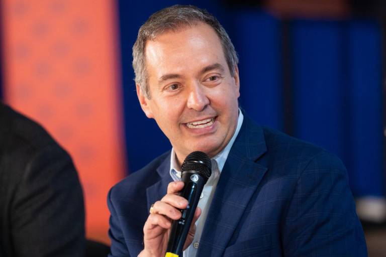 $!Díaz–Rosillo tiene títulos en Ingeniería Civil y Relaciones Internacionales, summa cum laude, de la Universidad Tufts. Además, en Política Pública y Gobierno; es PhD por la Universidad de Harvard.