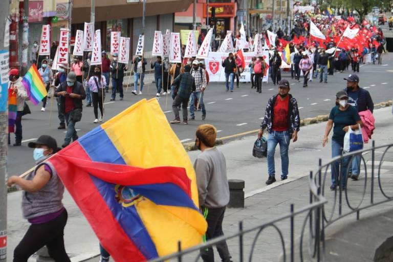 $!Los colectivos sociales piden eliminar el decreto que eleva el precio de la gasolina.