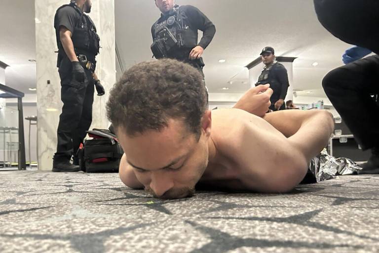 $!Fotografía difundida en la cuenta oficial @realDonaldTrump de la red social Truth del presidente de los Estados Unidos, Donald Trump, donde se muestra al supuesto tirador.