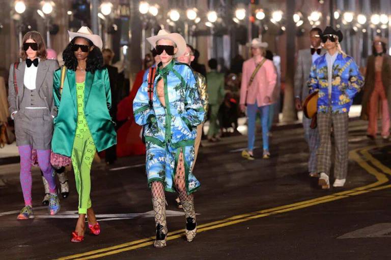 $!VIDEO: Macaulay Culkin sorprende como modelo en la pasarela de Gucci