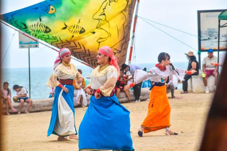 $!El Municipio local de Playas contribuyó con la reactivación turística a través de diversos eventos durante este último feriado.