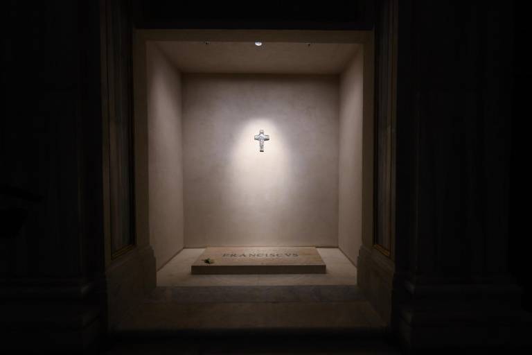 $!Vista de de la tumba del papa Francisco en la basílica de Santa María.
