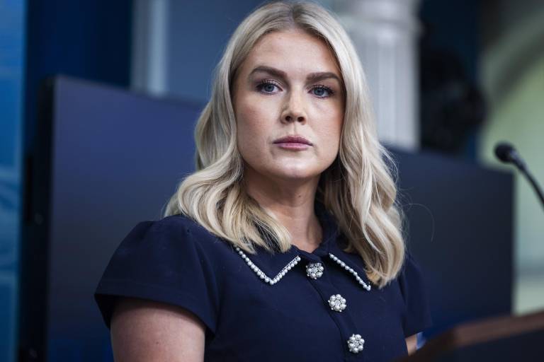 $!Fotografía del 12 de agosto de 2025 de la portavoz de la Casa Blanca, Karoline Leavitt, durante una rueda de prensa en la Casa Blanca, en Washington.