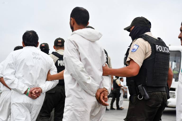 $!Llegada al Puerto de Manta de 18 detenidos y 10.3 toneladas de drogas.