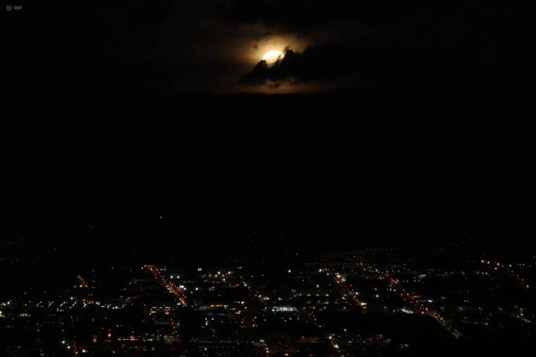 $!Fotografía de la Superluna desde el noroccidente de Quito, barrio Rancho Alto.