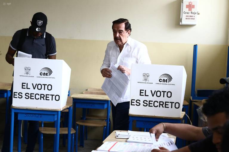 $!Jaime Nebot ejerciendo su derecho al voto.