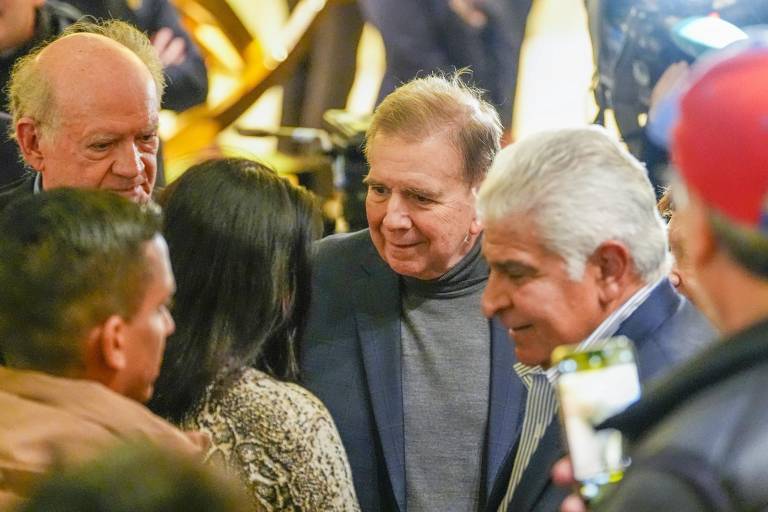 $!El otrora candidato presidencial, Edmundo Gonzáles, es recibido por el presidente panameño, José Raúl Mulino, en el Grand Hotel de Oslo, Noruega.