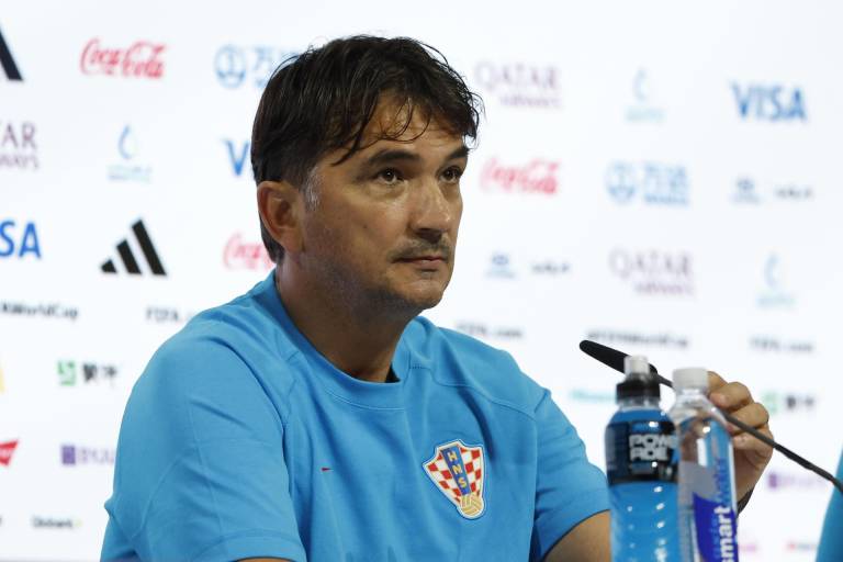 $!El seleccionador de fútbol de Croacia, Zlatko Dalic, ofrece una rueda de prensa en Doha, Catar.