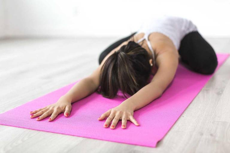 $!El yoga puede ser la actividad física ideal para no solo mover el cuerpo, sino también bajar los niveles de estrés.