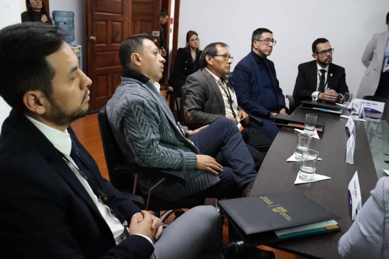 $!Christian Segarra, Ricardo Rivas y Galo Ortega reciben las actas desclasificadas del Gobierno.