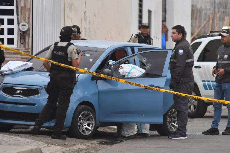 $!Policía recaba indicios.