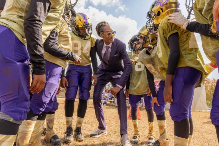 $!El rapero Snoop Dogg, leyenda del hip hop de la Costa Oeste estadounidense, debuta como actor principal en la comedia deportiva 'The Underdoggs'
