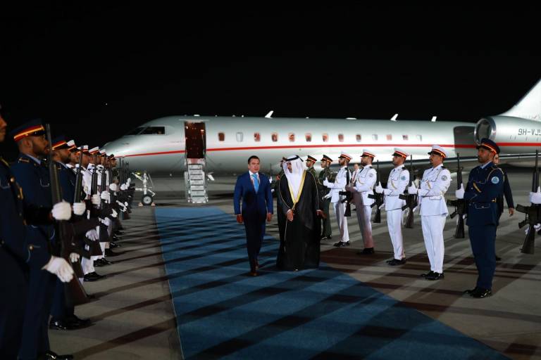 $!Fotografía que muestra el arribo de Noboa y la bienvenida del ministro.