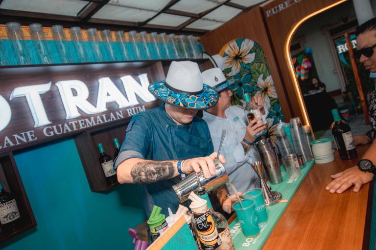 $!Show de coctelería en el Grand Tasting.