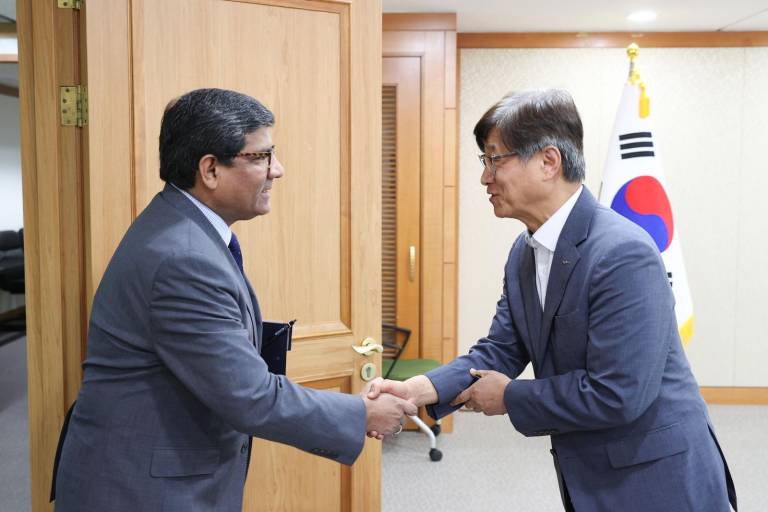 $!Ministro de Producción junto a la delegación de Corea del Sur.