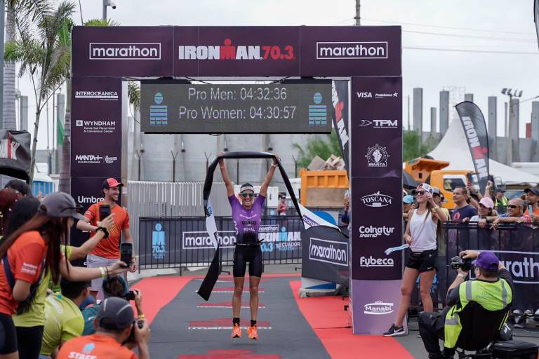 $!Elizabeth Bravo es una atleta cuencana. Su tiempo para obtener el primer lugar femenino fue de 4 horas, 30 minutos y 11 segundos.