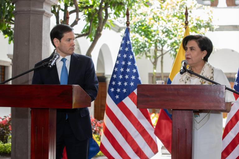 $!Marco Rubio junto a la canciller ecuatoriana Gabriela Sommerfeld en rueda de prensa.