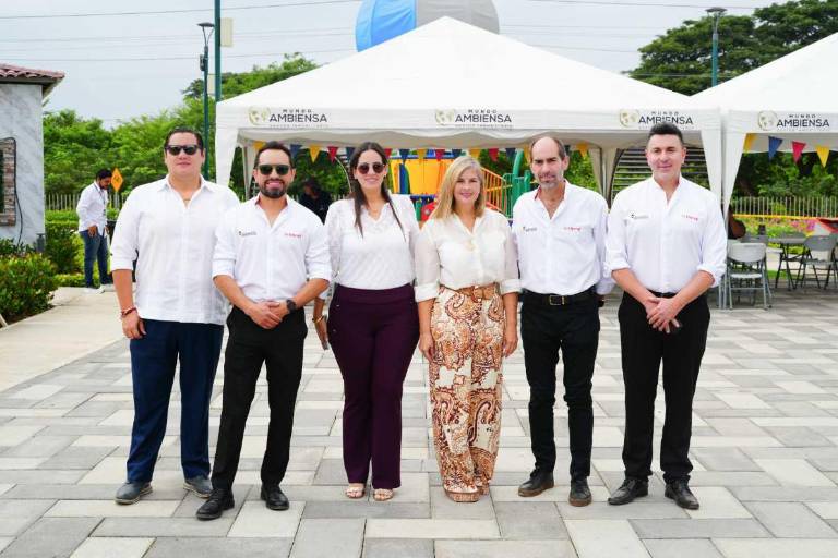 $!Colaboradores y representantes de Ambiensa junto a representantes de Elementia Materiales.