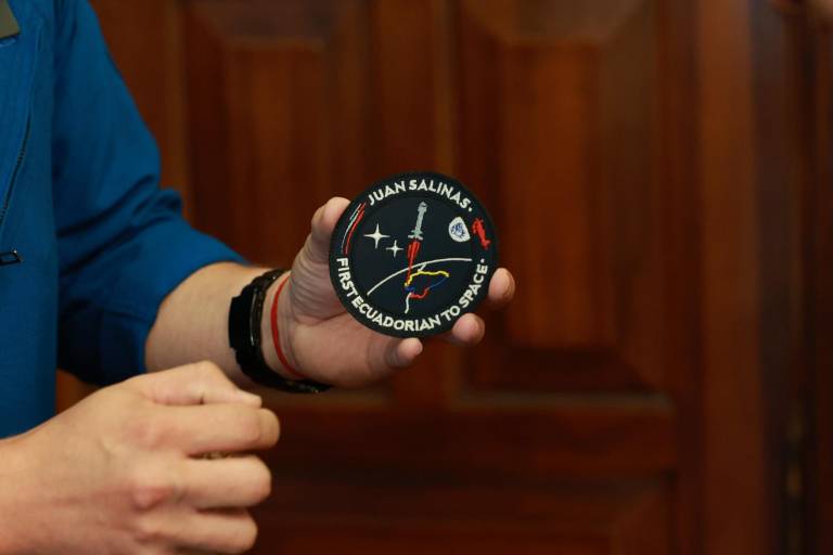 $!Parche conmemorativo que portará Salinas en su misión, que lo reconoce como el primer ecuatoriano en el espacio.