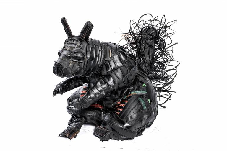 $!Artistas ecuatorianos exponen obras a base de reciclaje de neumáticos en Guayaquil