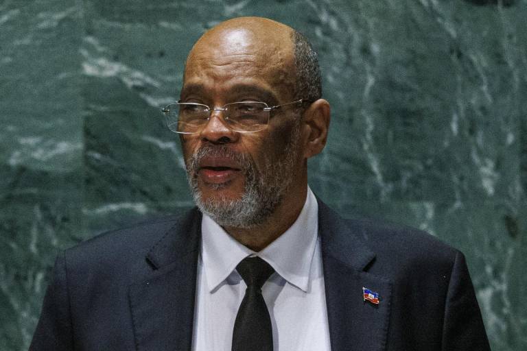 $!Fotografía de archivo fechada el 22 de septiembre de 2023 que muestra al primer ministro de Haití, Ariel Henry, mientras habla en el 78º período de sesiones de la Asamblea General de las Naciones Unidas, en Nueva York.