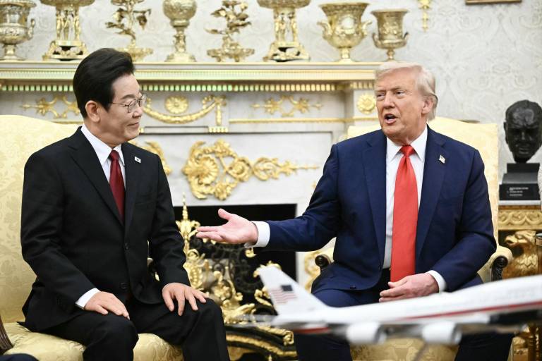 $!El presidente de Estados Unidos, Donald Trump, y el presidente de Corea del Sur, Lee Jae Myung, asisten a una reunión bilateral en la Oficina Oval de la Casa Blanca.