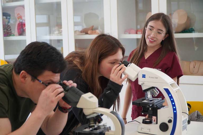 $!Foto referencial de alumnos de UIDE en modalidad presencial