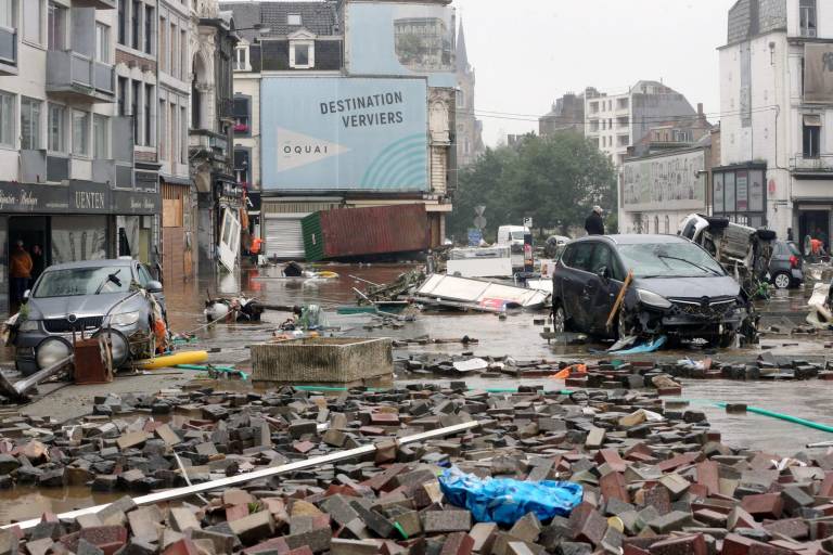 $!Una foto tomada este 15 de julio muestra los daños en las calles de Bélgica