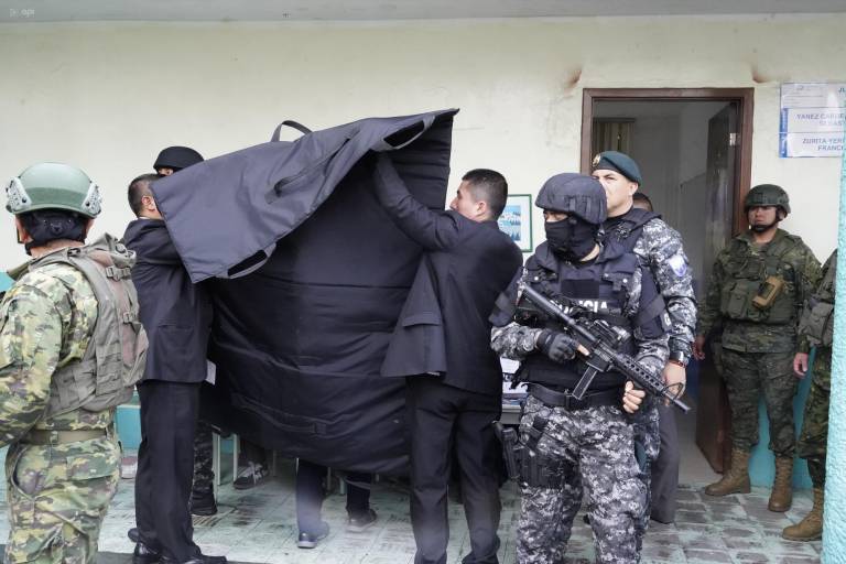 $!Lo que se sabe sobre la seguridad de Christian Zurita, tras amenazas; padres de Fernando Villavicencio son resguardados