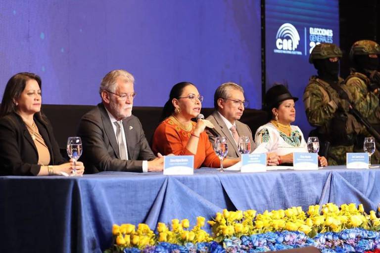 $!Los miembros del CNE durante la jornada electoral de la Segunda Vuelta, el 13 de abril de 2025.