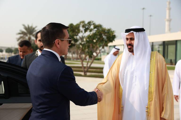 $!Daniel Noboa estrecha la mano del jeque Mohamed bin Zayed Al Nahyan.
