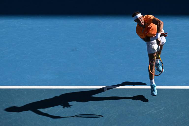 $!Foto de Rafael Nadal sirviendo en el juego contra el británico Jack Draper.