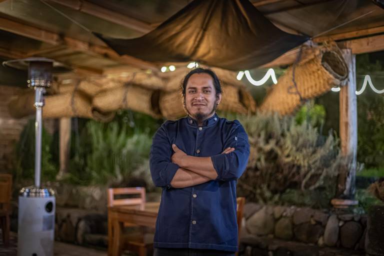 $!Samuel Ortega es el copropietario de Shamui Co, un restaurante de alta cocina ubicado en el centro de Saraguro, en el que se realizan variados platos con productos locales.