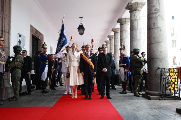 $!Daniel Noboa junto a la primera dama, Lavinia Valnonesi, en su llegada a Carondelet luego de la posesión presidencial en la Asamblea Nacional.