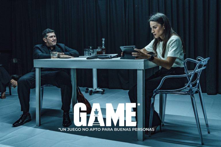 $!Joselyn Gallardo y Santiago Carpio en la obra ‘Game’ de David Castro exponiendo cómo la política es un juego de poder.