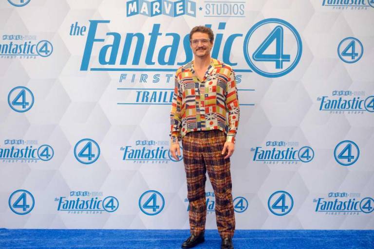 $!Pedro Pascal, el antihéroe más querido de Hollywood, recibe una emotiva ovación de su compañera de reparto.