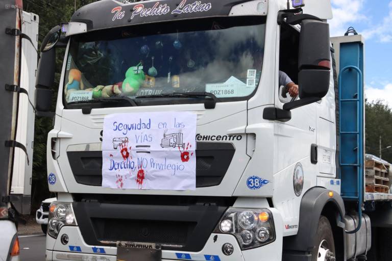 $!Marcha pacífica de conductores de carga pesada.