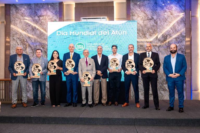 $!Representantes de las empresas que conforman Tunacons recibieron reconocimientos.