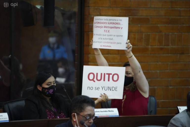 $!Yunda consiguió reunir al Concejo Metropolitano, pero una hora después los concejales de oposición se fueron