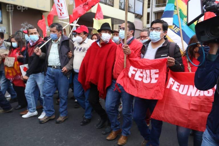 $!FUT y CONAIE marcharon hacia el centro histórico.