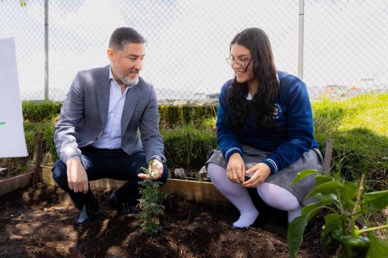 $!Estudiante presenta proyecto de siembra de árboles