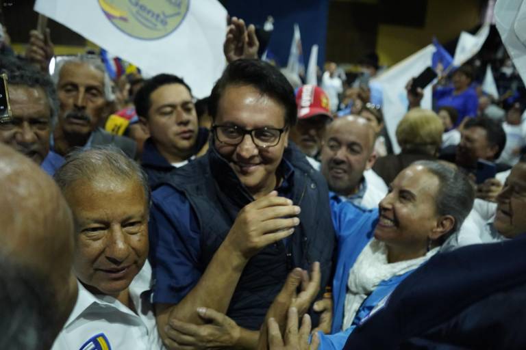 $!Fernando Villavicencio, en el encuentro que sostuvo con seguidores antes de ser asesinado.