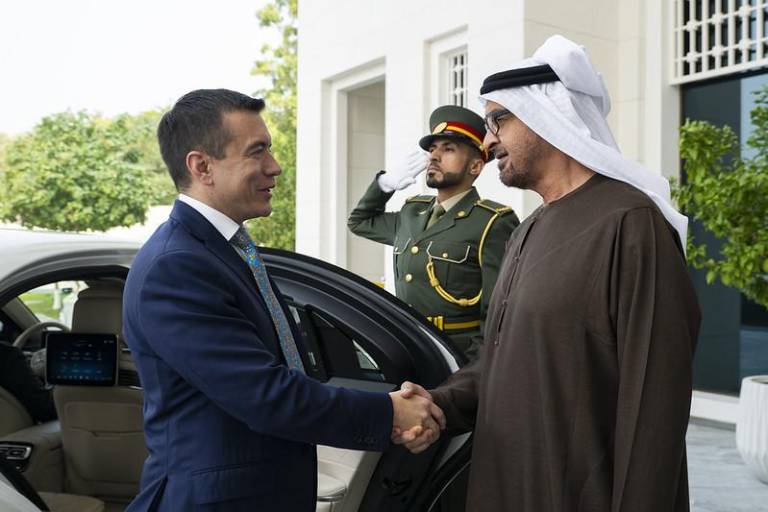 $!El presidente Daniel Noboa junto a Mohamed Bin Zayed Al Nahyan, presidente de los Emiratos Árabes Unidos.
