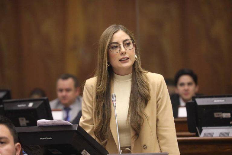 $!La asambleísta Lucía Jaramillo destacó que el proyecto de Ley es un reconocimiento importante a todos los sacrificios que han hecho nuestras mujeres y jóvenes. Este acto legislativo simboliza un camino hacia la verdadera igualdad.