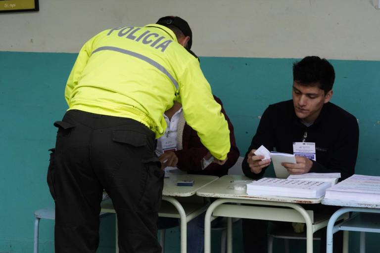 $!Varios uniformados votaron este 20 de agosto.