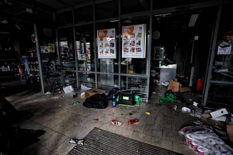 $!Esta fotografía muestra una tienda en la ciudad rusa de Sudzha, en la región de Kursk.