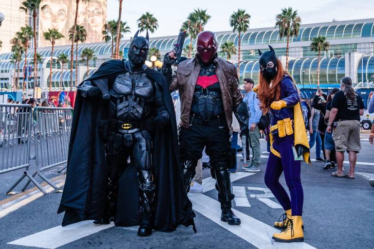 $!Personas vestidas de cosplay de sus personajes de comics favoritos atienden la Comic Con, la más grande convención realizada en San Diego, California.